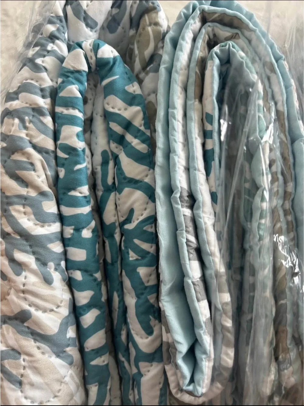 King Size Quilt Set, Ocean Blue Coral Seamless White Lightweight Bedspread Cover